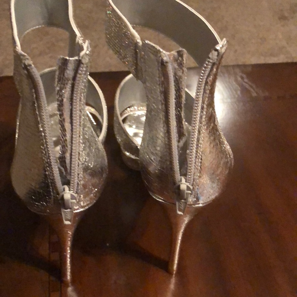 🚫SOLD🚫Gianni Bini silver heel - Picture 6 of 8